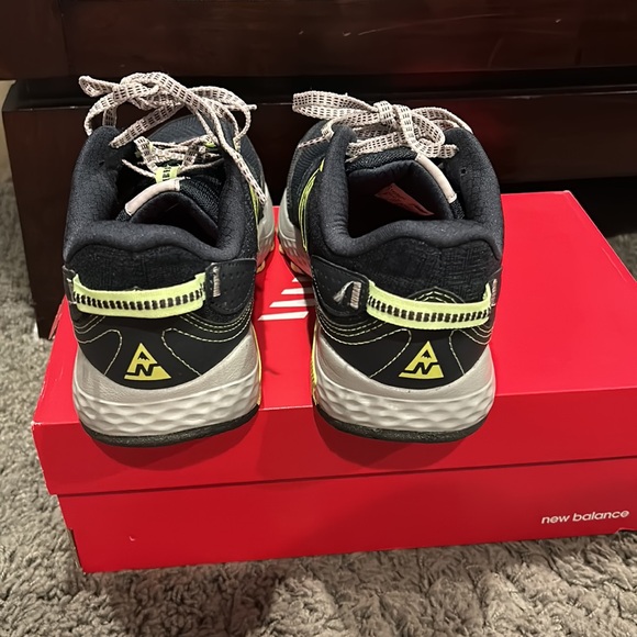 New Balance Women’s Wide Width Running Sneaker, Like New!! - Picture 4 of 6